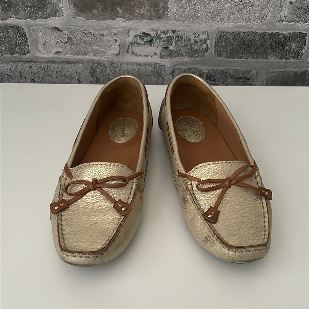 Clarks Artisan Dunbar Racing Metallic Gold Driving Loafers Boat Shoes Size 8